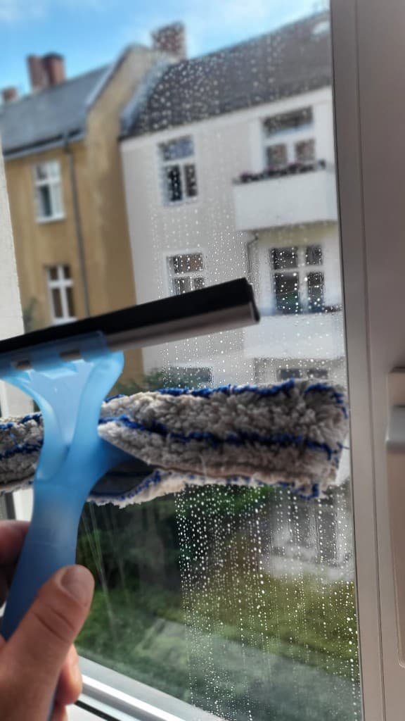 Abzieher am Berliner Fenster – Glasreinigung
